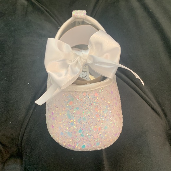 Badgley Mischka - White Glitter Ballet Infant Girls Shoes - Size 3 - New in Box - Picture 5 of 16